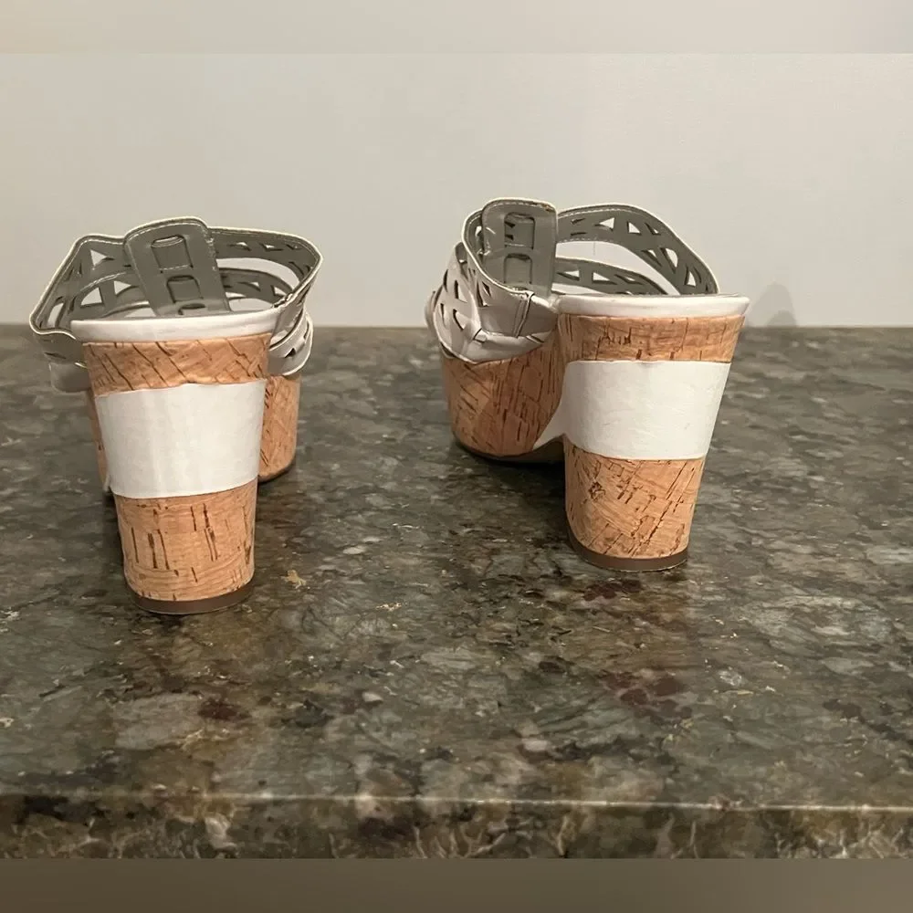 SOLD - Guess Women’s Mules.  White, size 7.5 - Picture 4 of 5